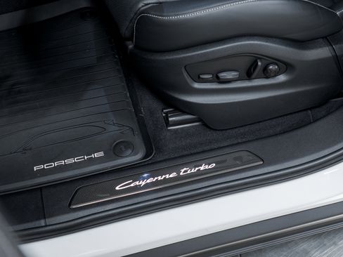 Certified 2024 Porsche Cayenne Turbo image 15