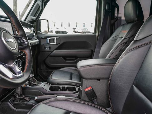 Used 2022 Jeep Wrangler Unlimited Rubicon w/ Xtreme Recon 35" Tire Package image 17