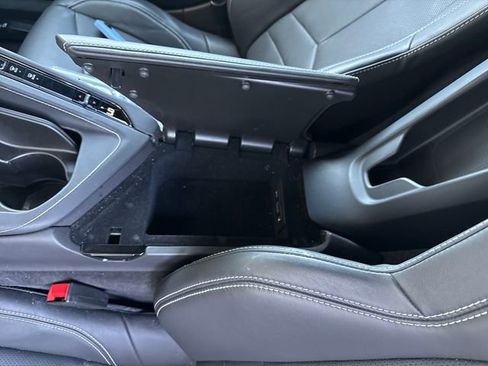 Used 2022 Chevrolet Corvette Stingray Coupe w/ Z51 Performance Package RWD image 26