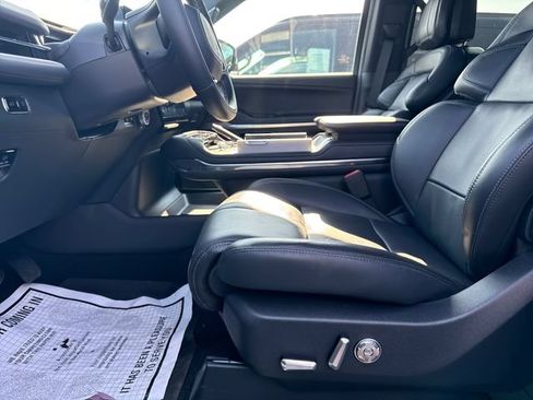 Used 2025 Lincoln Navigator Reserve w/ Jet Appearance Package AWD/4WD image 25