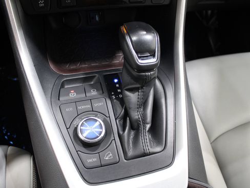 Used 2019 Toyota RAV4 Limited AWD/4WD image 33