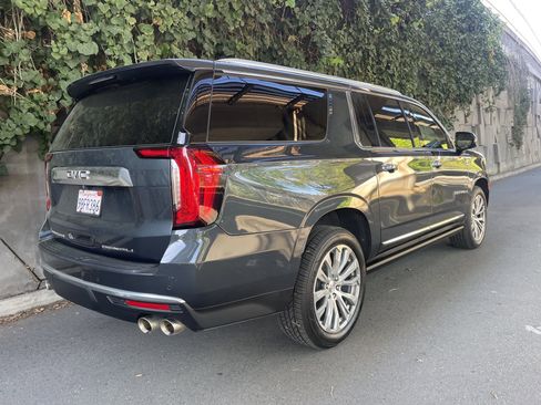 Used 2022 GMC Yukon XL Denali image 7