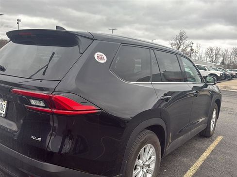 Used 2024 Toyota Grand Highlander XLE image 4