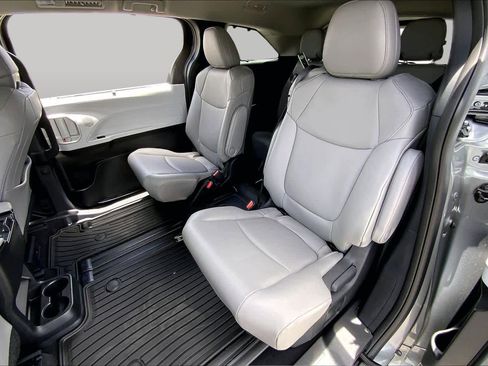 Certified 2026 Toyota Sienna XLE FWD image 20