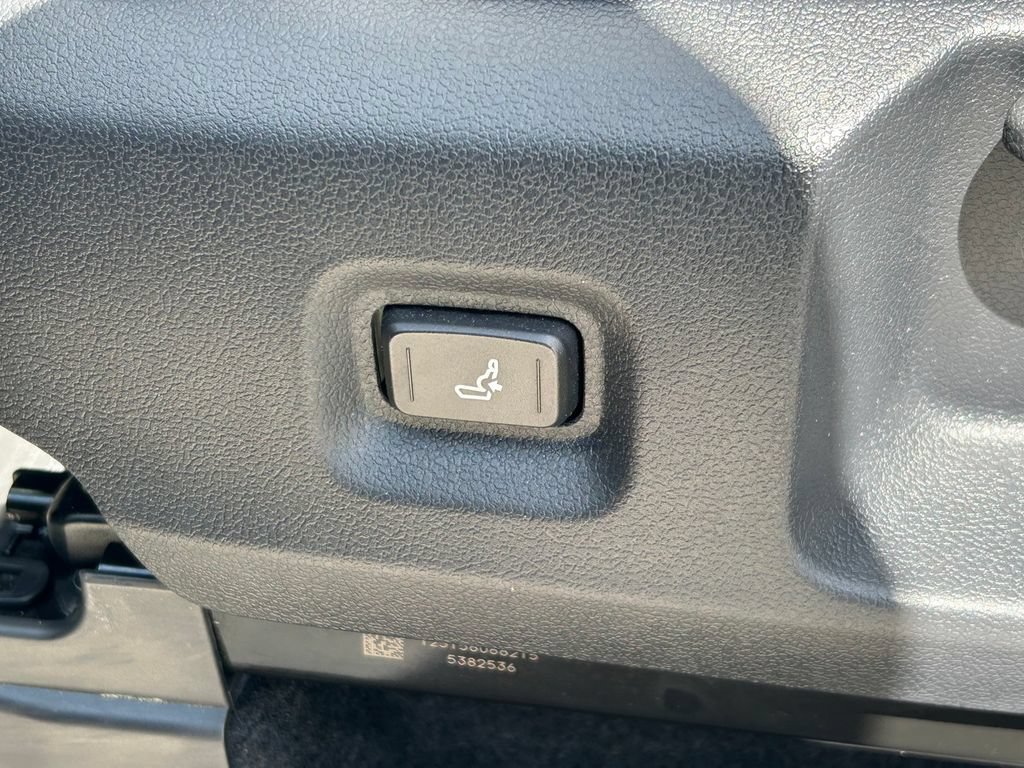 Certified 2025 Toyota Tacoma SR5 AWD/4WD image 23