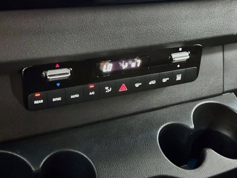 Used 2025 Mercedes-Benz Sprinter 2500 image 16