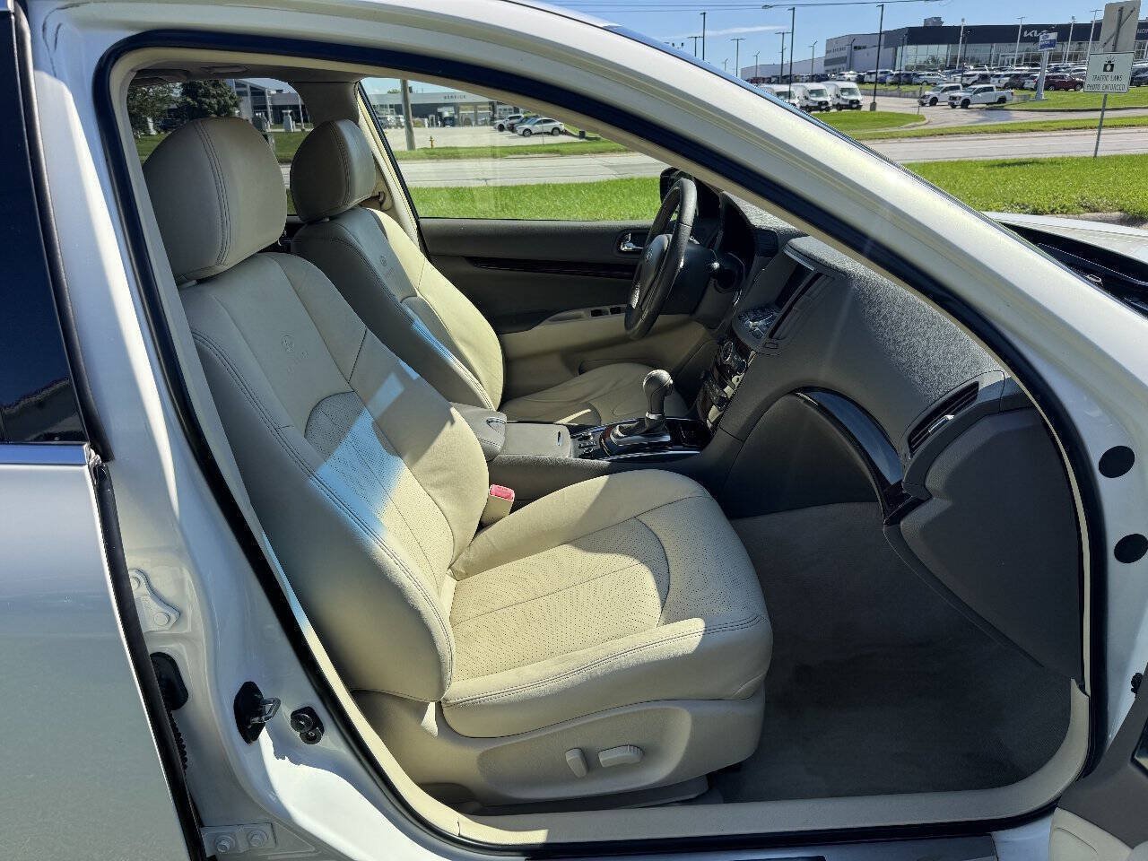 Used 2013 INFINITI G37 x Sedan w/ Premium Pkg AWD/4WD image 13