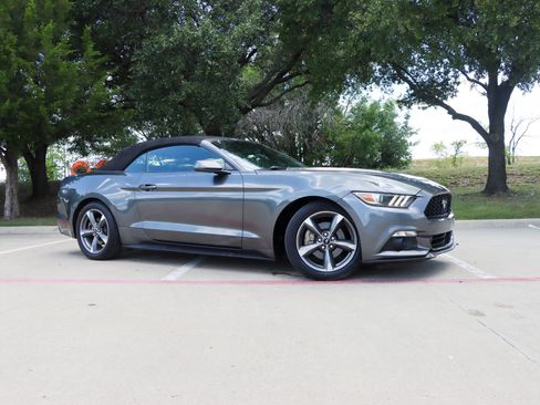 Used 2015 Ford Mustang Convertible w/ Equipment Group 051A RWD image 9