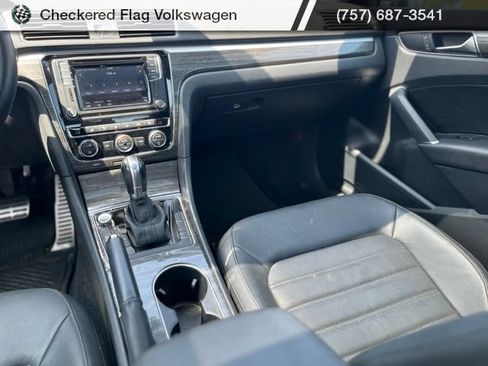 Used 2017 Volkswagen Passat 1.8T SEL Premium FWD image 33
