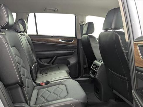 Used 2025 Volkswagen Atlas SE image 17