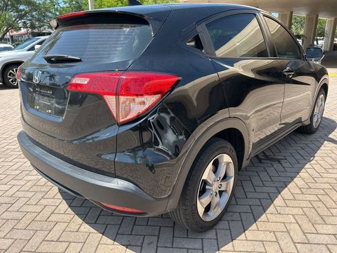 Used 2018 Honda HR-V LX image 3