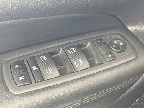 Used 2022 Jeep Grand Cherokee Laredo X RWD image 18