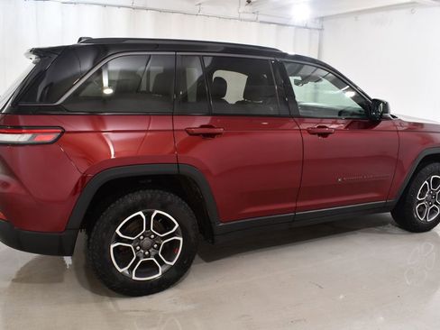 Used 2022 Jeep Grand Cherokee Trailhawk AWD/4WD image 11