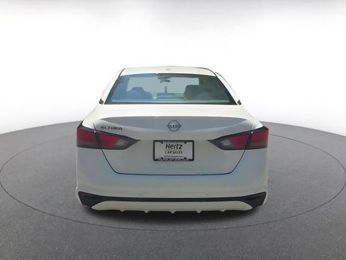 Used 2025 Nissan Altima 2.5 SV FWD image 12