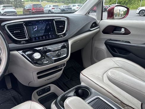 Used 2020 Chrysler Pacifica Limited image 13