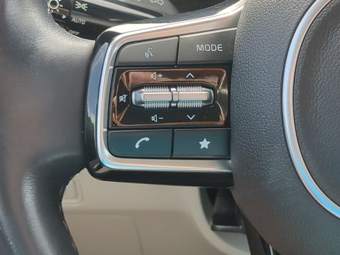 Used 2023 Kia Carnival EX FWD image 23