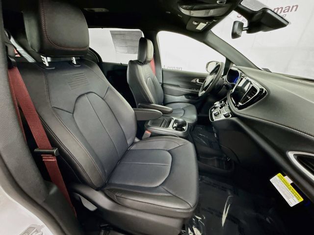 New 2027 Chrysler Pacifica Select AWD/4WD image 27