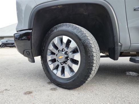 Used 2024 Chevrolet Silverado 2500 Custom w/ Custom Value Package image 32