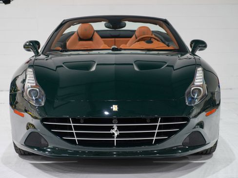 Used 2016 Ferrari California T RWD image 5