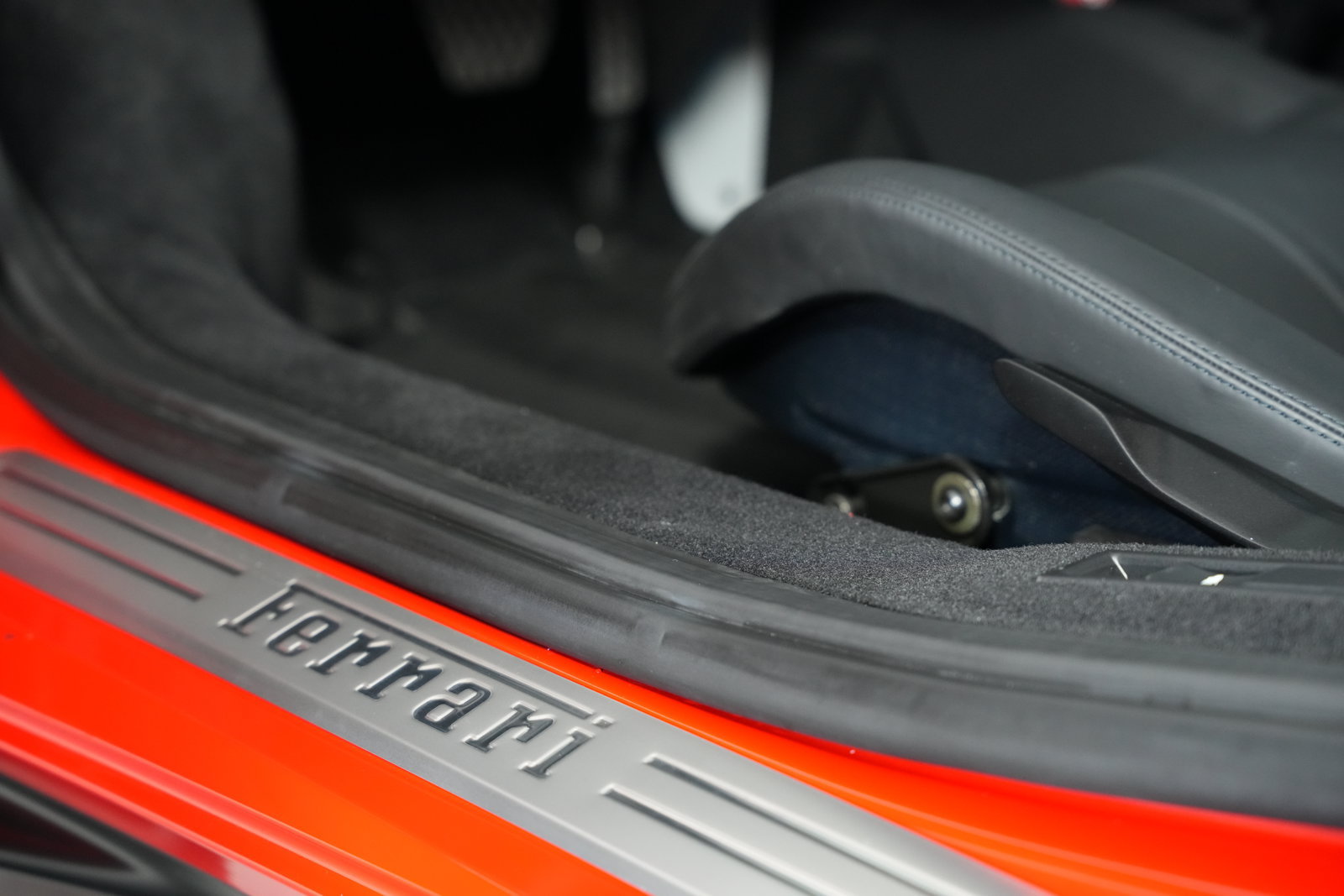 Used 2023 Ferrari F8 Tributo RWD image 30