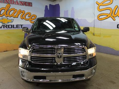 Used 2016 RAM 1500 Classic SLT w/ SLT Plus D←cor Group AWD/4WD image 3