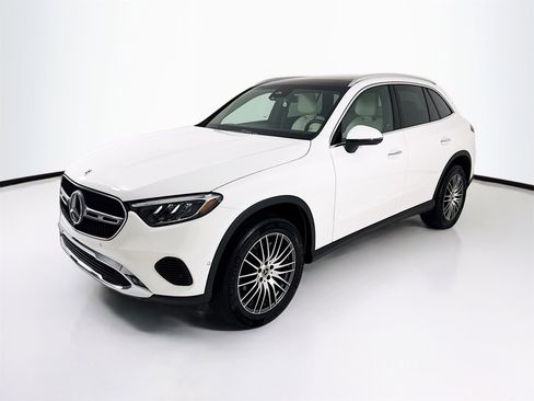 Certified 2025 Mercedes-Benz GLC 300 image 3