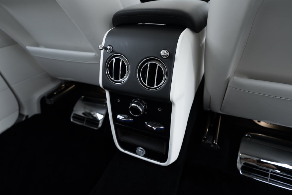 Used 2026 Rolls-Royce Cullinan AWD/4WD image 47