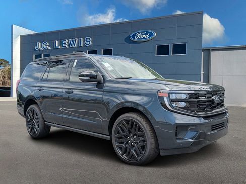 New 2026 Ford Expedition Platinum AWD/4WD image 1
