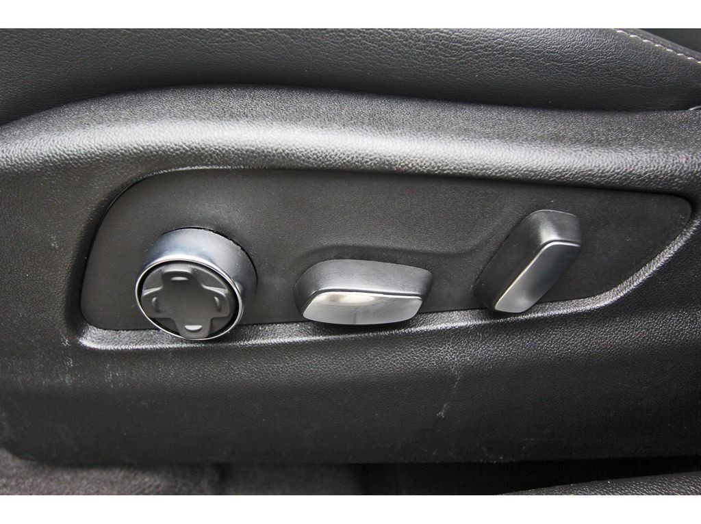 Certified 2025 Cadillac XT4 Premium Luxury FWD image 27