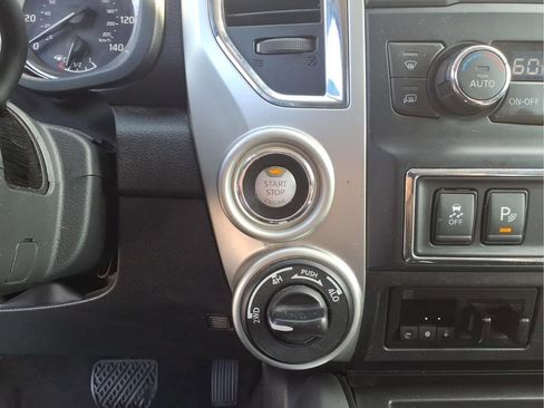 Used 2017 Nissan Titan PRO-4X AWD/4WD image 32