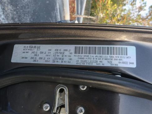 Used 2018 RAM 2500 Tradesman w/ Chrome Appearance Group image 31