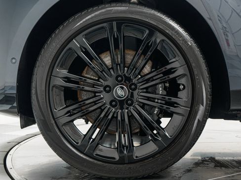 Used 2024 Land Rover Range Rover Long Wheelbase Autobiography image 11
