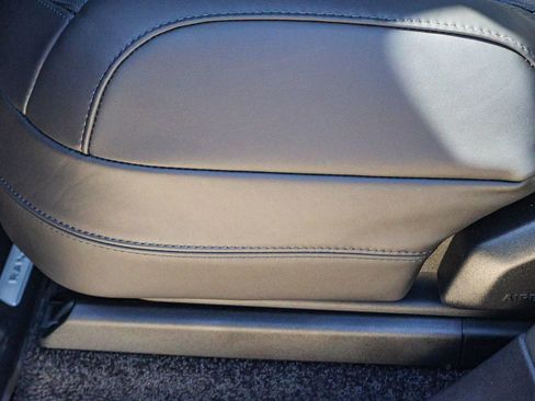 New 2025 Land Rover Range Rover SE image 32