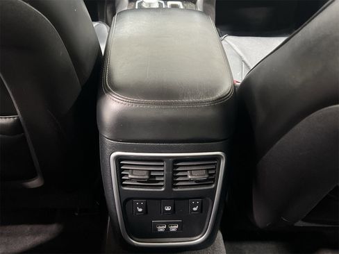 Used 2017 Chrysler 300 C image 21
