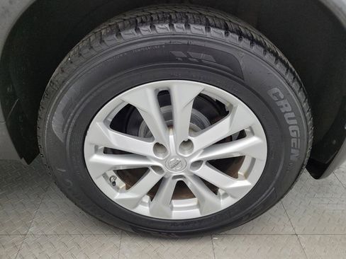 Used 2015 Nissan Rogue SV image 31