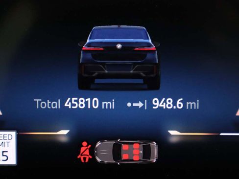 Used 2023 BMW 760i xDrive w/ Executive Package image 44