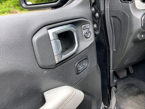 Used 2023 Jeep Wrangler Unlimited Sahara AWD/4WD image 33