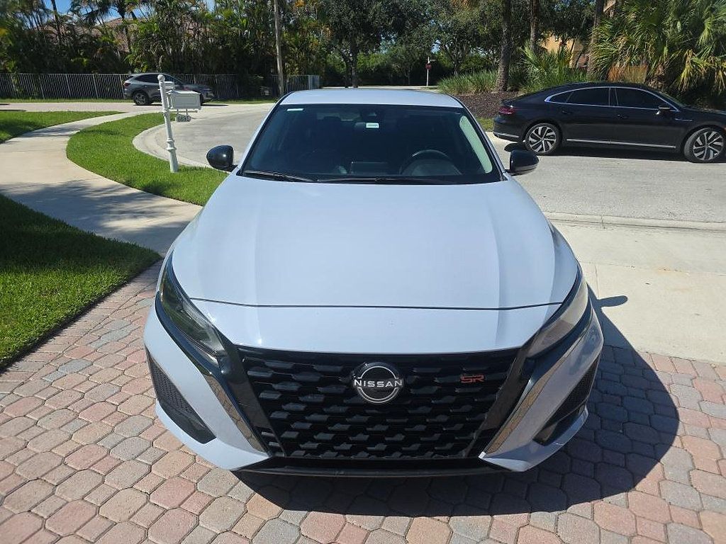 Certified 2023 Nissan Altima 2.5 SR FWD image 2
