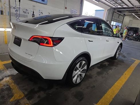 Used 2023 Tesla Model Y Long Range AWD/4WD image 4