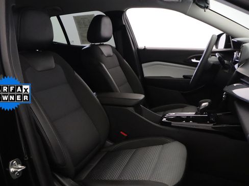 Certified 2025 Chevrolet Trax LT FWD image 21