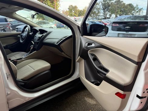 Used 2016 Ford Focus SE image 21