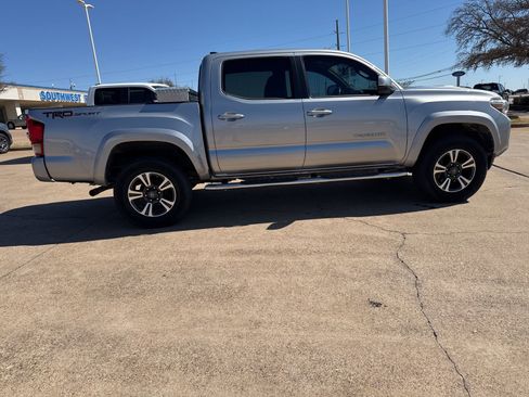 Used 2017 Toyota Tacoma TRD Sport w/ Tow Package image 8