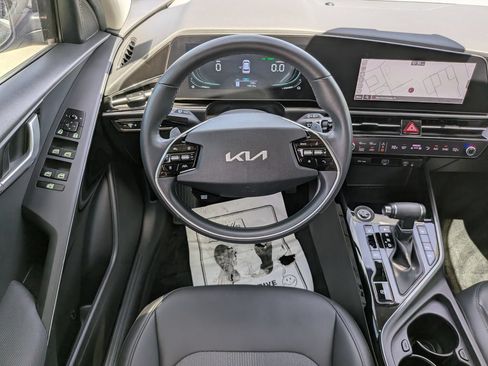 Certified 2023 Kia Niro EX FWD image 16