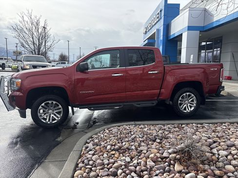 Used 2015 GMC Canyon SLT image 2