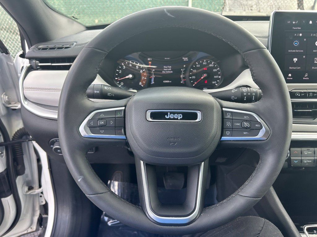 Used 2025 Jeep Compass Limited AWD/4WD image 16