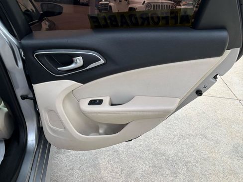 Used 2015 Chrysler 200 Limited FWD image 15