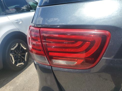 Used 2020 Kia Sorento LX FWD image 10