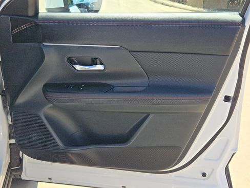 Certified 2025 Nissan Kicks SR image 41