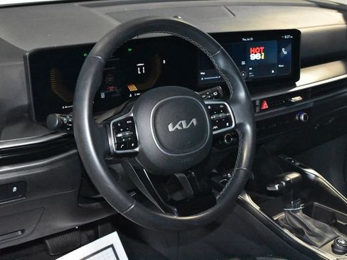 Used 2024 Kia Sorento S FWD image 2