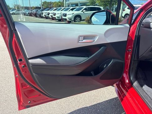 Used 2021 Toyota Corolla LE w/ LE Convenience Package FWD image 10